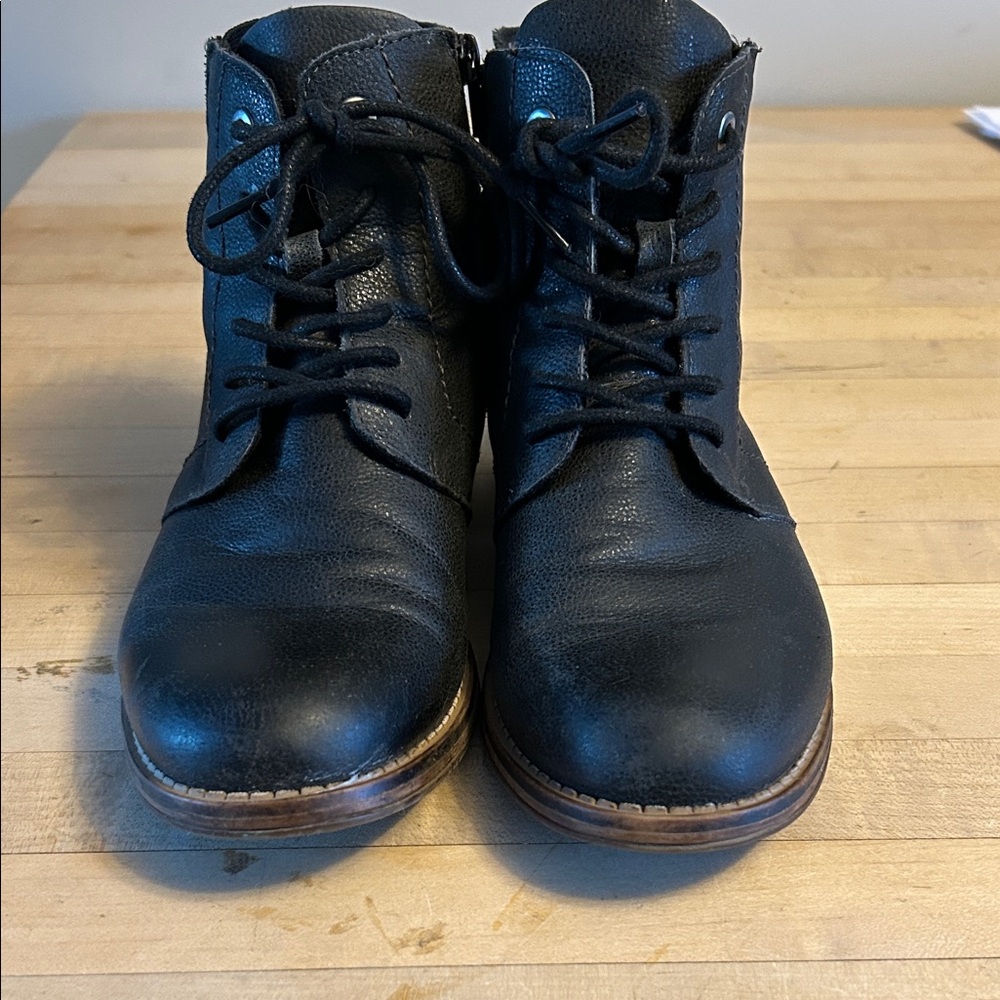 Joseph Seibel Black leather ankle boots. Size 39